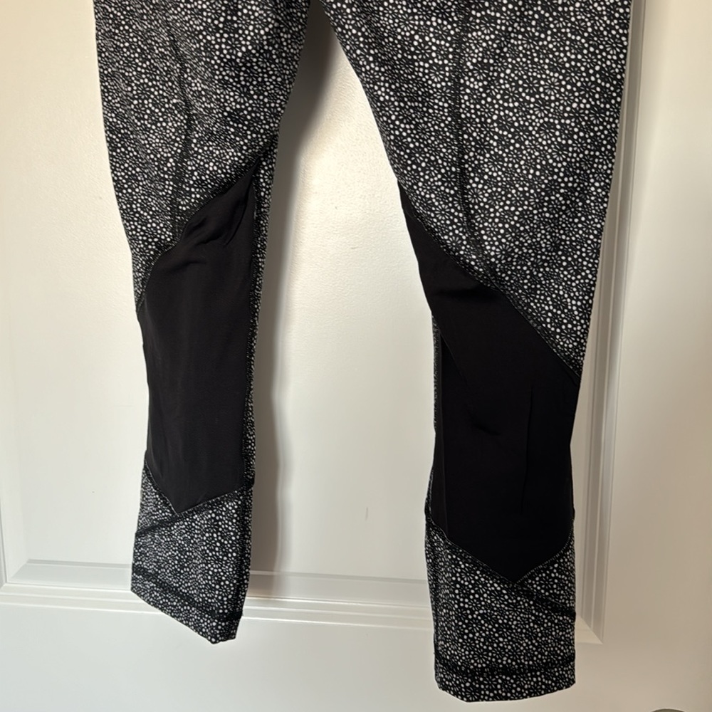 Lululemon capris - Picture 2 of 4